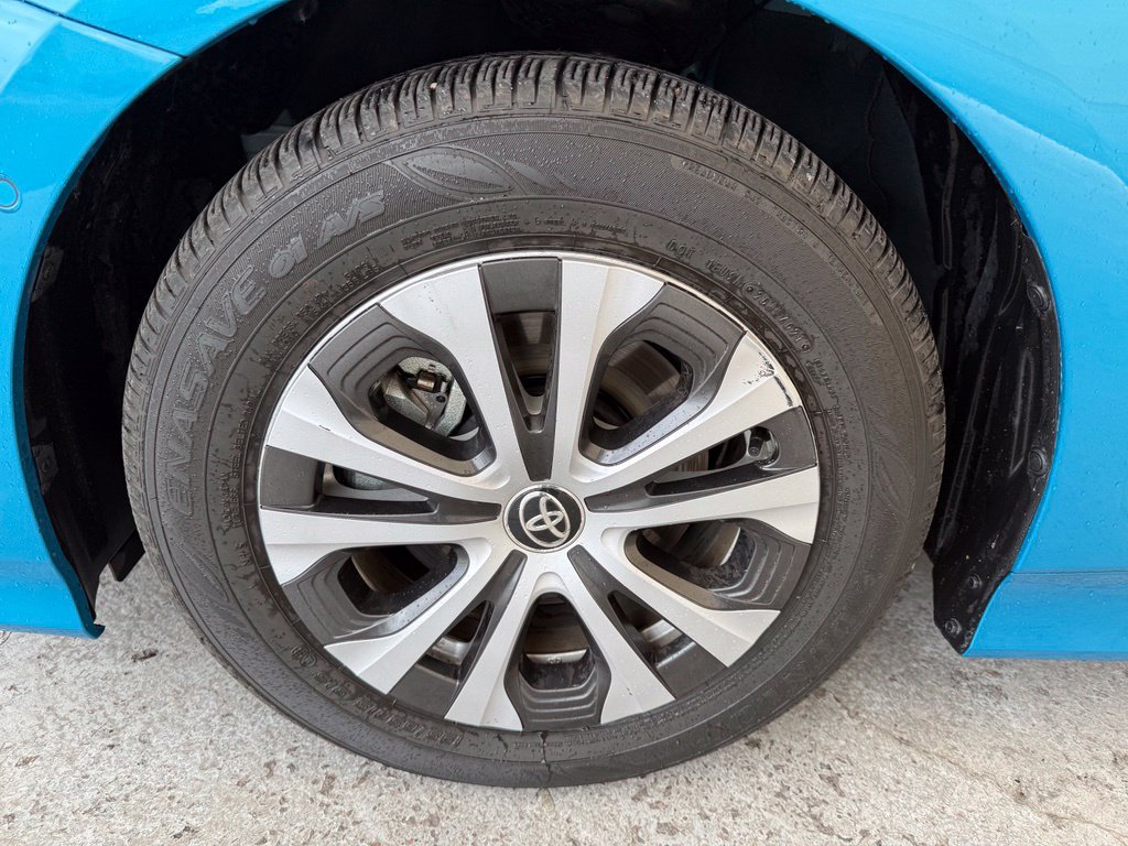 Used 2022 Toyota Prius Prime Limited FWD image 11