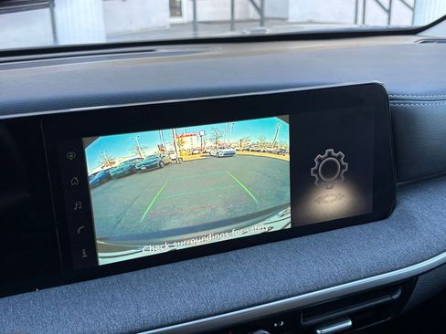 Used 2025 Nissan Kicks SV image 17