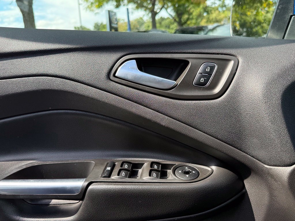 Used 2018 Ford Escape SEL w/ Ford Safe & Smart Package AWD/4WD image 17
