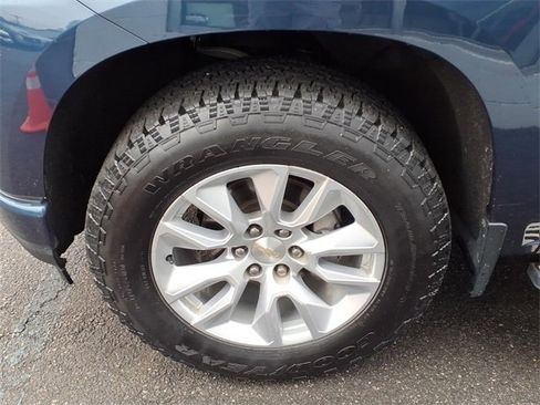 Used 2020 Chevrolet Silverado 1500 Custom w/ Custom Value Package image 8