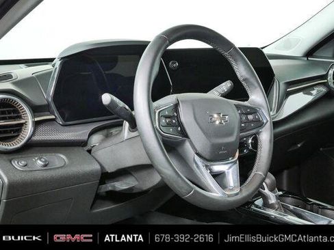 Used 2025 Chevrolet Trax ACTIV w/ Sunroof Package FWD image 4