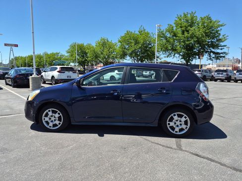 Used 2009 Pontiac Vibe w/ Preferred Package FWD image 9