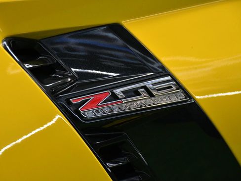 Used 2015 Chevrolet Corvette Z06 w/ 3LZ Preferred Equipment Group RWD image 6