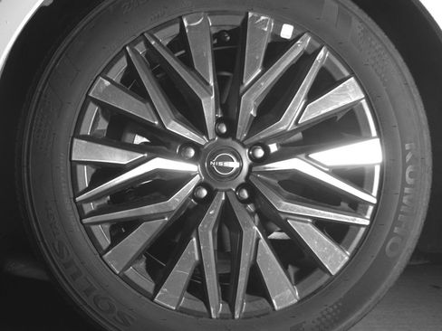 Used 2025 Nissan Altima 2.5 SV FWD image 12