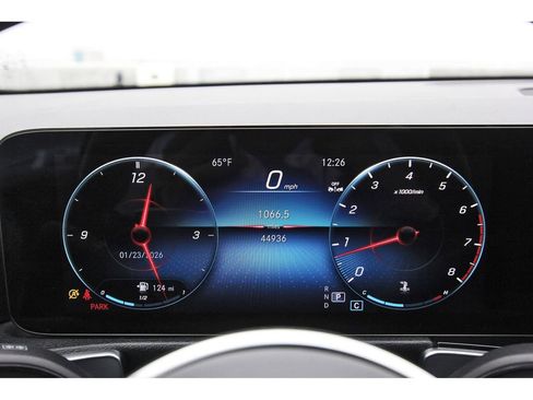 Used 2023 Mercedes-Benz GLB 250 4MATIC image 13