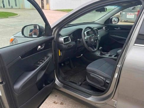 Used 2016 Kia Sorento AWD image 9