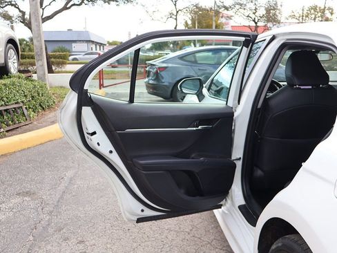 Used 2023 Toyota Camry SE image 22