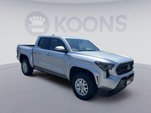 Used 2026 Toyota Tacoma SR5 AWD/4WD image 10