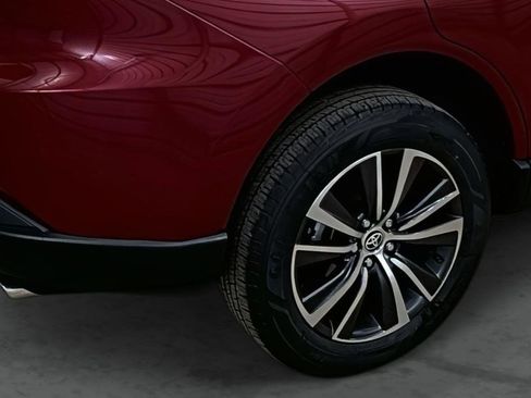 Used 2021 Toyota Venza LE image 12