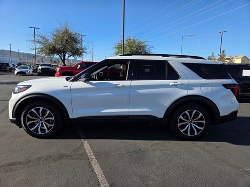 Certified 2025 Ford Explorer ST-Line image 3