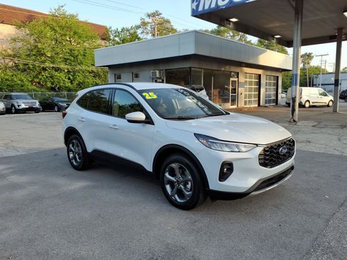 Certified 2025 Ford Escape ST-Line Select AWD/4WD image 1