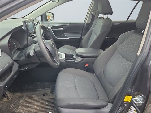 Used 2022 Toyota RAV4 XLE w/ Convenience Package image 9