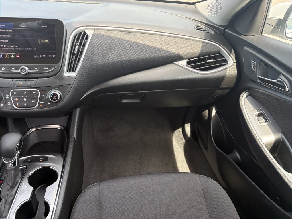 Used 2024 Chevrolet Malibu LT FWD image 17