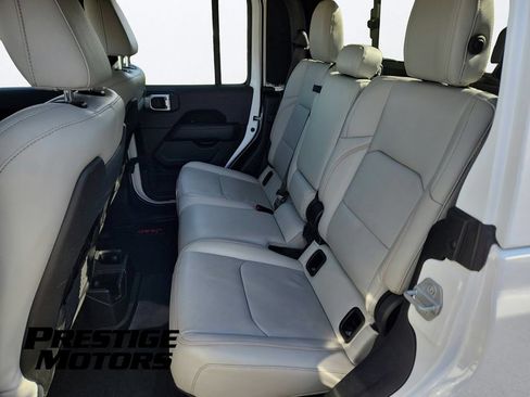 Used 2021 Jeep Gladiator Mojave AWD/4WD image 23