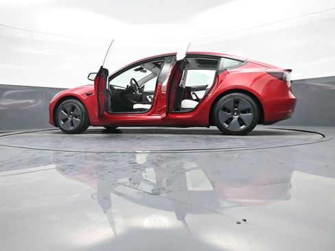 Used 2021 Tesla Model 3 Standard Range Plus image 50