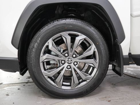 Used 2022 Toyota RAV4 XLE Premium AWD/4WD image 31