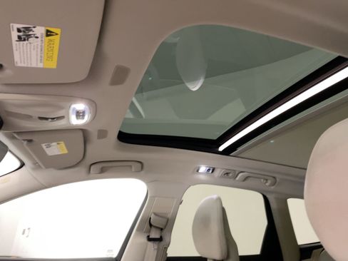 Used 2018 Volvo XC60 T5 Inscription w/ Convenience Package image 15