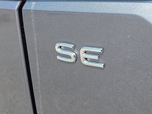 Used 2025 Volkswagen Atlas SE FWD image 9