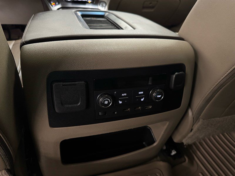Used 2020 Chevrolet Tahoe Premier AWD/4WD image 30