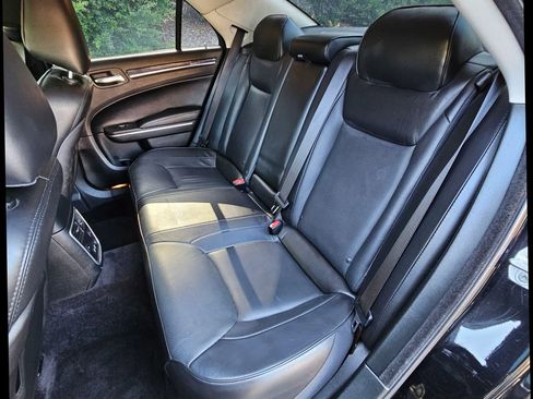 Used 2018 Chrysler 300 Limited image 21