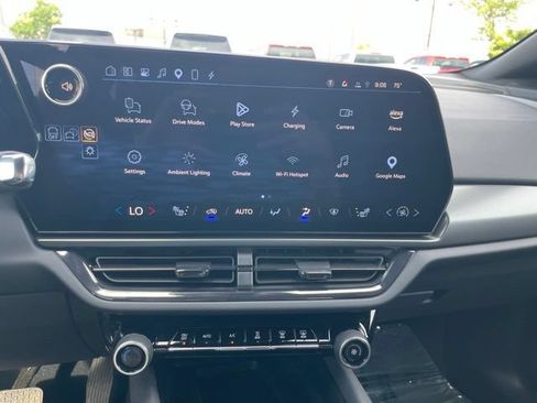 Used 2025 Chevrolet Equinox EV RS FWD image 24