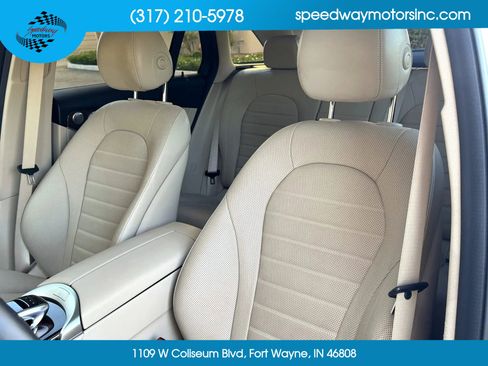 Used 2019 Mercedes-Benz GLC 300 image 22