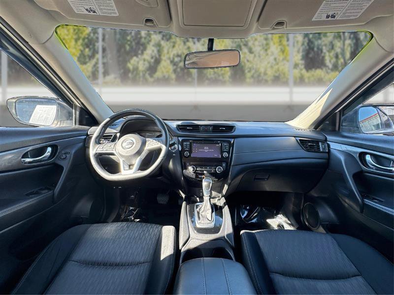 Used 2017 Nissan Rogue SV w/ SV Premium Package AWD/4WD image 24