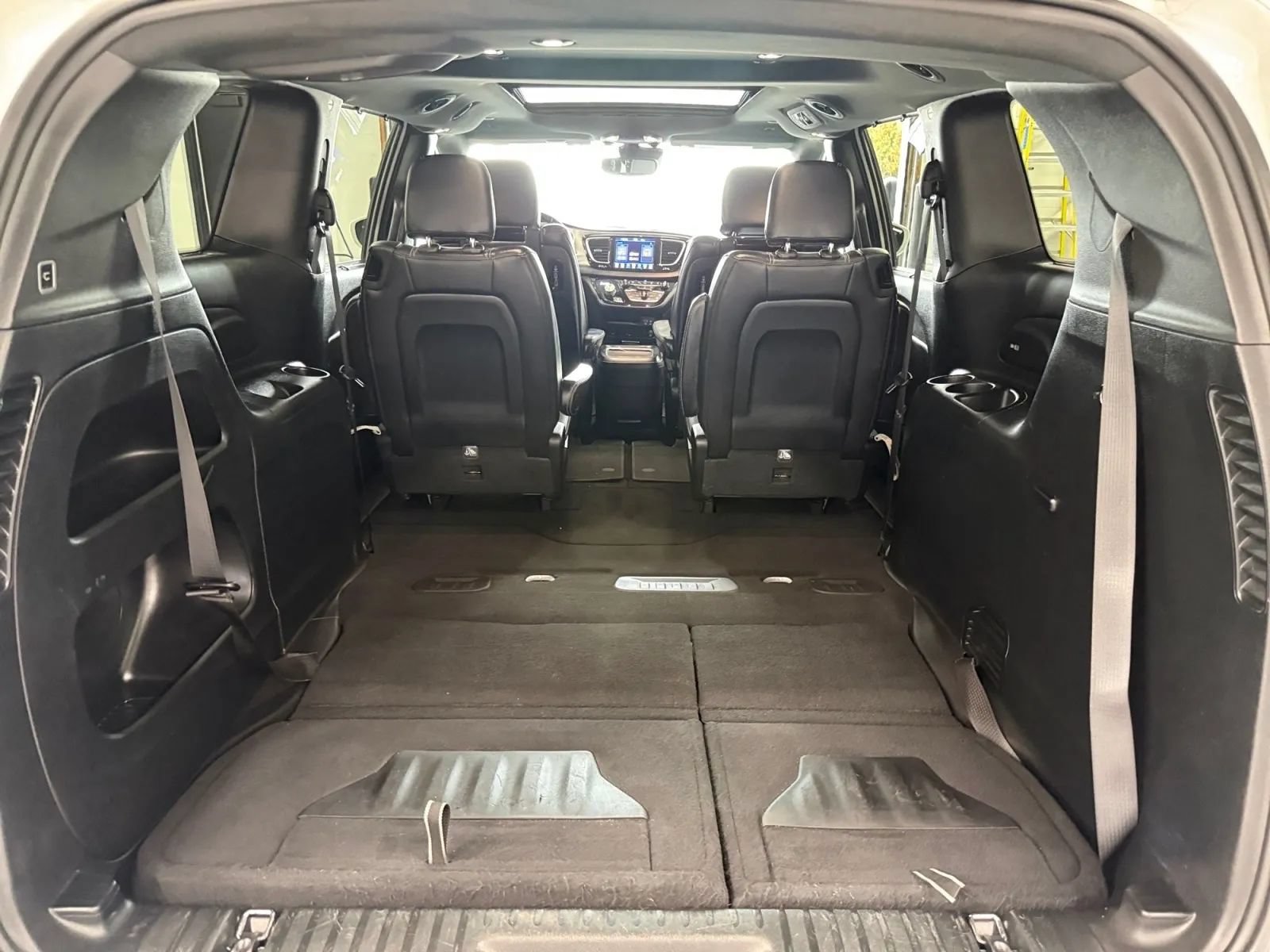 Used 2018 Chrysler Pacifica Touring-L Plus w/ Advanced Safetytec Group FWD image 18