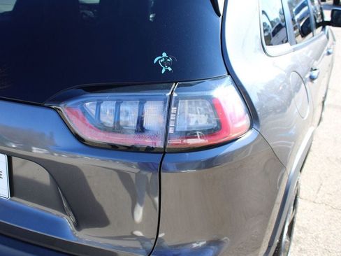 Used 2019 Jeep Cherokee Latitude Plus image 18