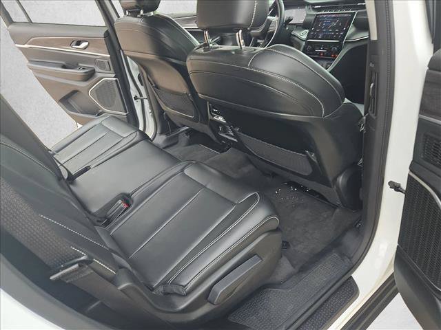 Used 2021 Jeep Grand Cherokee L Limited RWD image 19