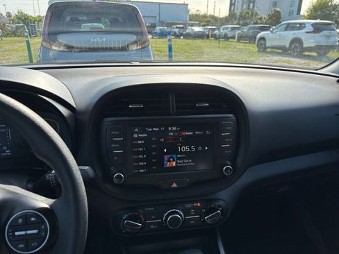 Used 2025 Kia Soul LX w/ LX Technology Package FWD image 20