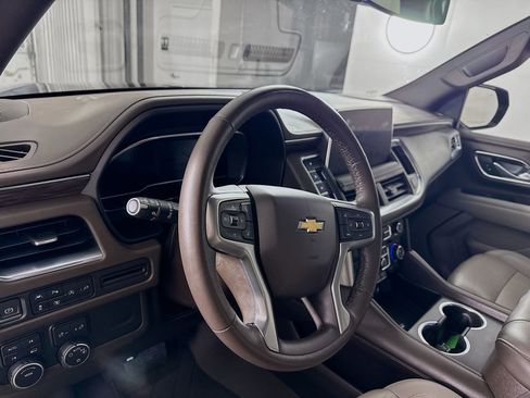 Used 2022 Chevrolet Suburban LT w/ LT Signature Plus Package image 7