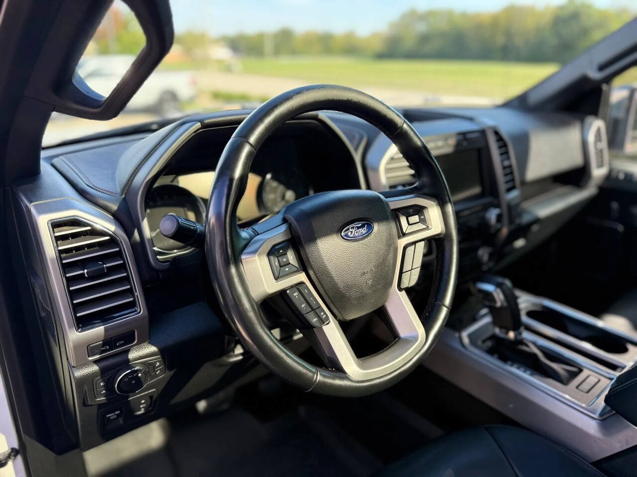 Used 2019 Ford F150 Platinum w/ Equipment Group 701A Luxury AWD/4WD image 14