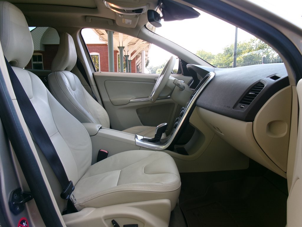 Used 2013 Volvo XC60 3.2 FWD image 17