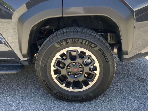 Used 2025 Toyota 4Runner TRD Off-Road Premium AWD/4WD image 9