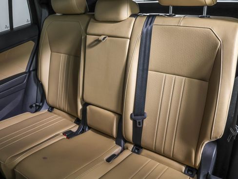 Used 2023 Volkswagen Tiguan SE image 36