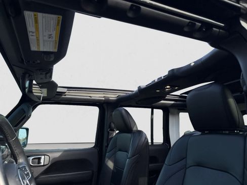 Used 2023 Jeep Wrangler Unlimited Sahara image 17