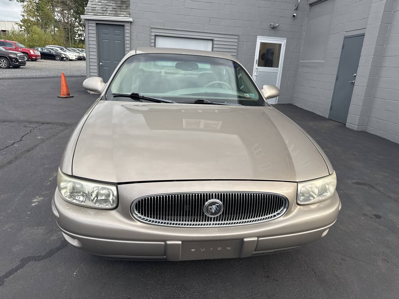 Used 2001 Buick Le Sabre Custom w/ Luxury Pkg FWD image 2