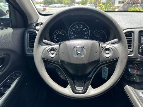 Used 2022 Honda HR-V LX image 32