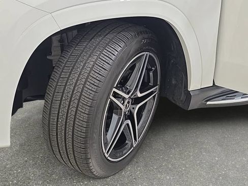 Used 2025 Mercedes-Benz GLS 450 4MATIC image 32