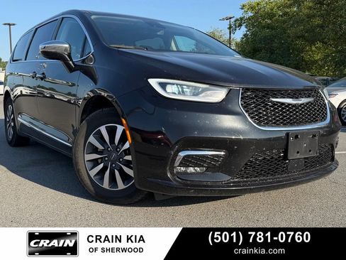 Used 2023 Chrysler Pacifica Limited FWD image 1