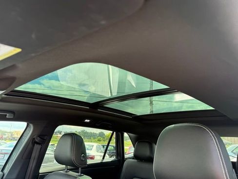 Used 2025 Volkswagen Atlas Cross Sport SE w/ Panoramic Sunroof Package image 13