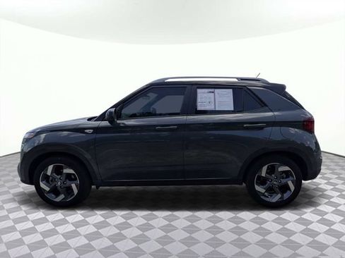 Used 2023 Hyundai Venue Limited w/ Cargo Package FWD image 6
