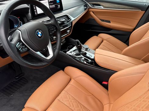 Certified 2023 BMW 530e w/ Premium Package image 11