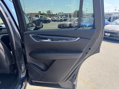 Used 2022 Cadillac XT6 Premium Luxury FWD image 35