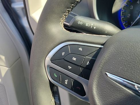 Certified 2024 Chrysler Pacifica Touring-L FWD image 20