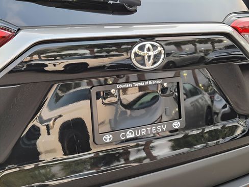 Used 2021 Toyota RAV4 Limited image 12