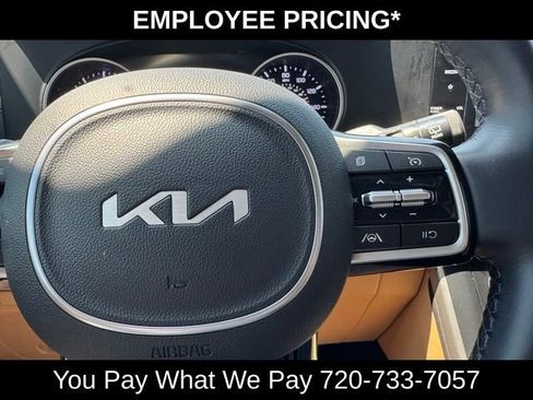 Used 2023 Kia Carnival LX FWD image 27