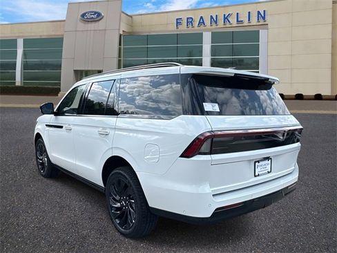 New 2025 Lincoln Navigator Reserve w/ Jet Appearance Package image 5