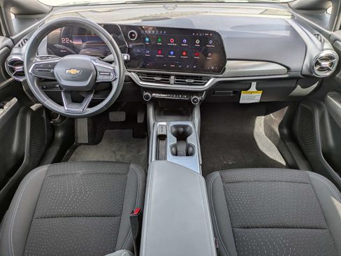 Used 2025 Chevrolet Equinox EV LT FWD image 16